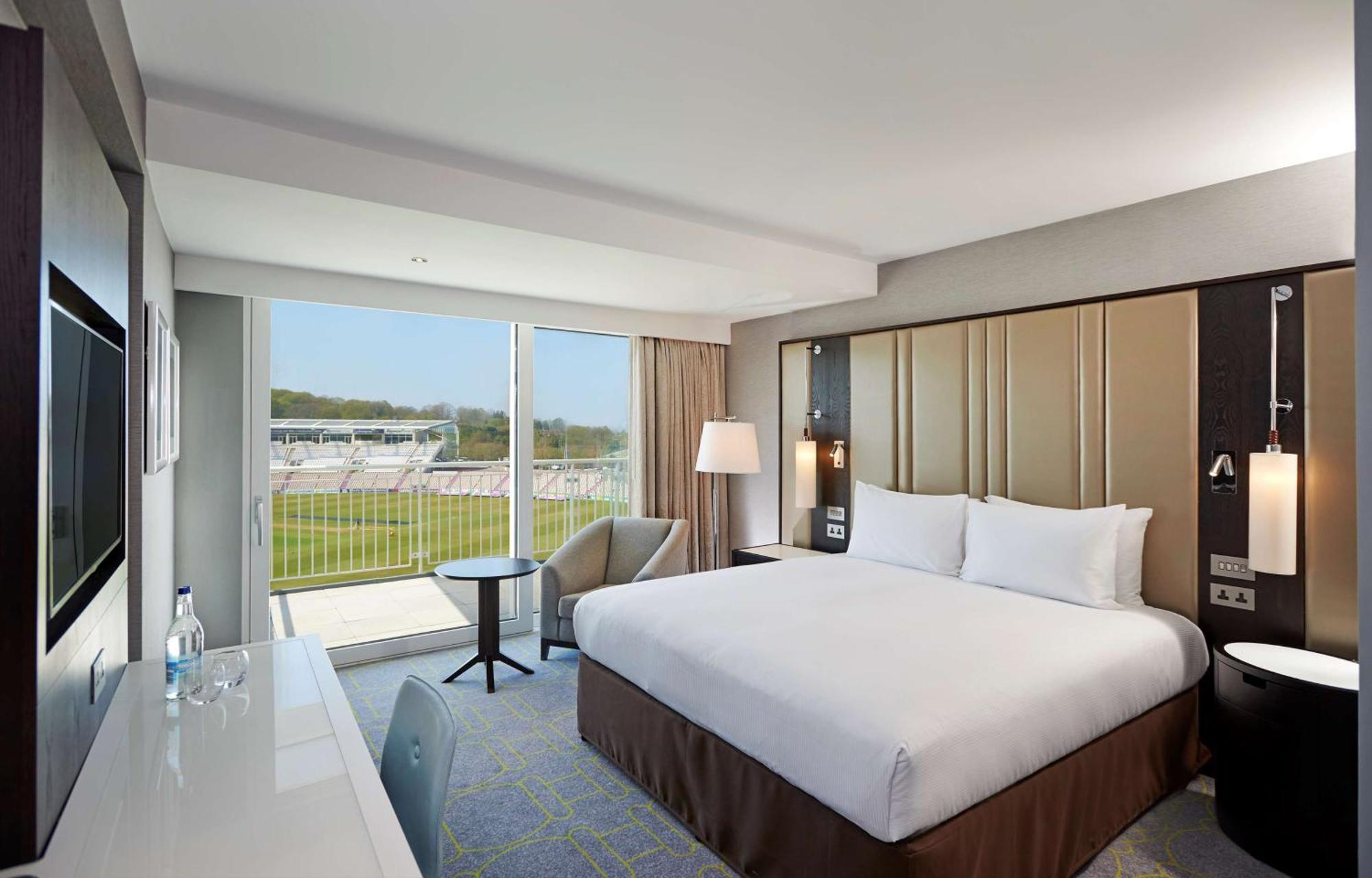 Hilton Southampton - Utilita Bowl Hotel Bagian luar foto